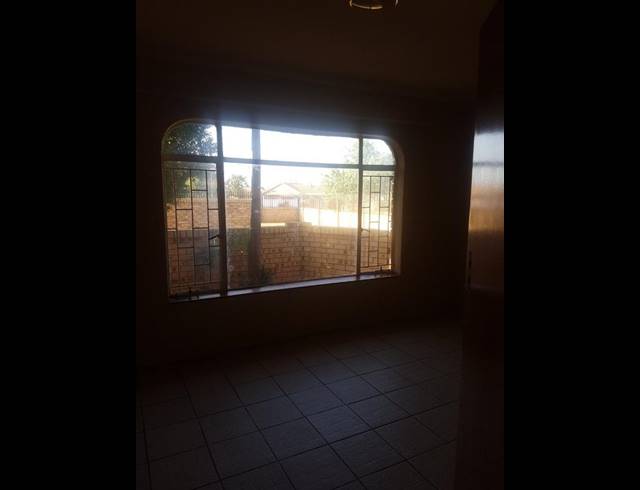 2 BEDROOM PROPERTY TO RENT IN RANDPOORT